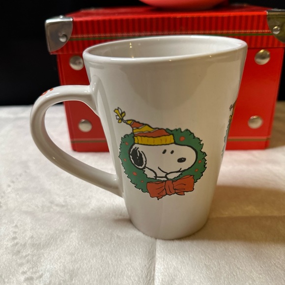 2012 Peanuts Collectible Holiday Snoopy Christmas Gift Box Set w/Mug & Ornament - Picture 7 of 15
